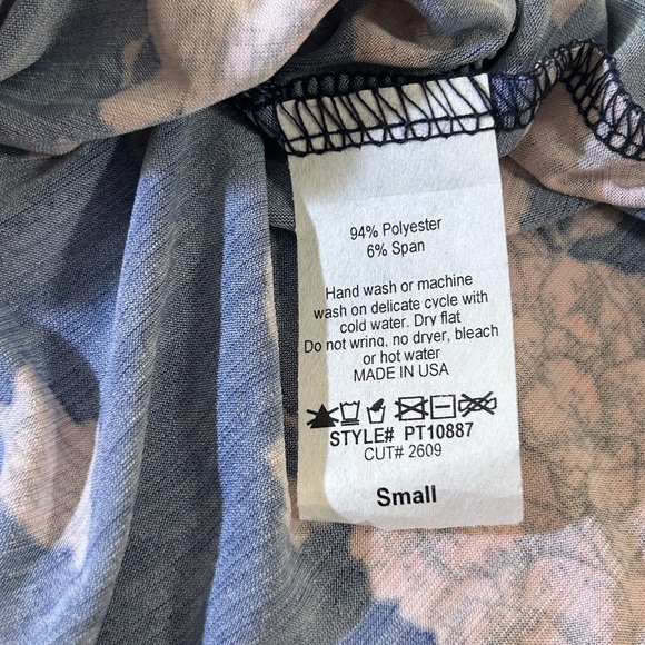 NWT Be Stage Navy Blue Pink Floral Sleeveless Top size small - Picture 6 of 6